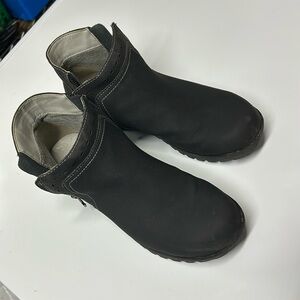 EUC JSPORT memory foam size 7M Jenna short boots